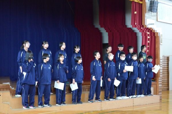 全校合唱練習　モザイク.jpg
